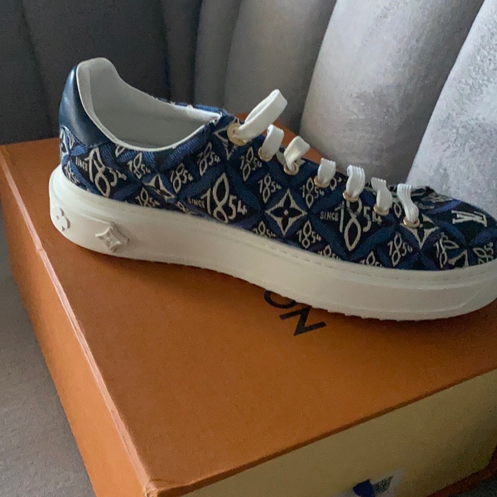 It brand new. Never been worn